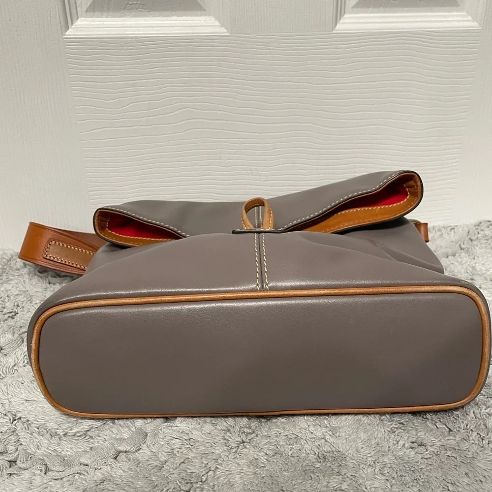 Dooney & Bourke crossbody - Picture 3 of 6